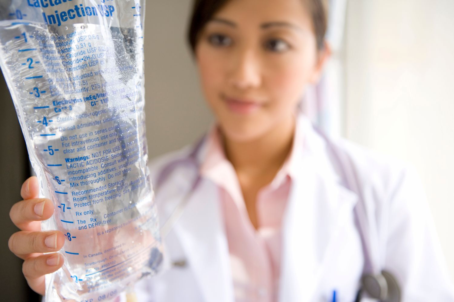 Normal saline solution คือส่วนสำคัญที่ใช้ในห้อง ICU และคลินิกทั่วไป ...